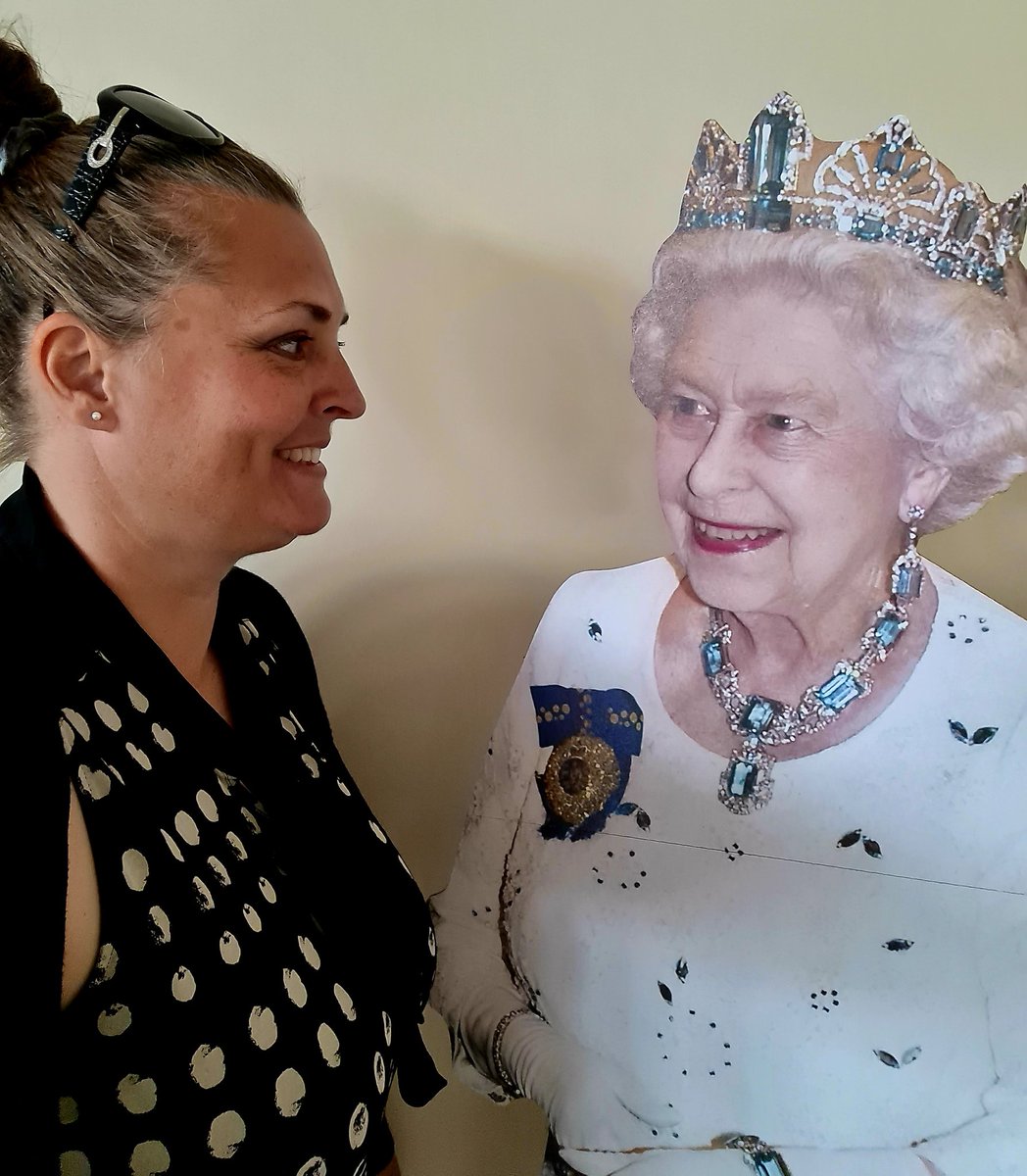 Thanks <a href="/nottageprimary/">Nottage Primary</a> I finally met the Queen. My dream 🥰👑 Thanks to this wonderful school, I shed many tears today as many happy memories were renewed and knowing it's the twins last few weeks 👑👑