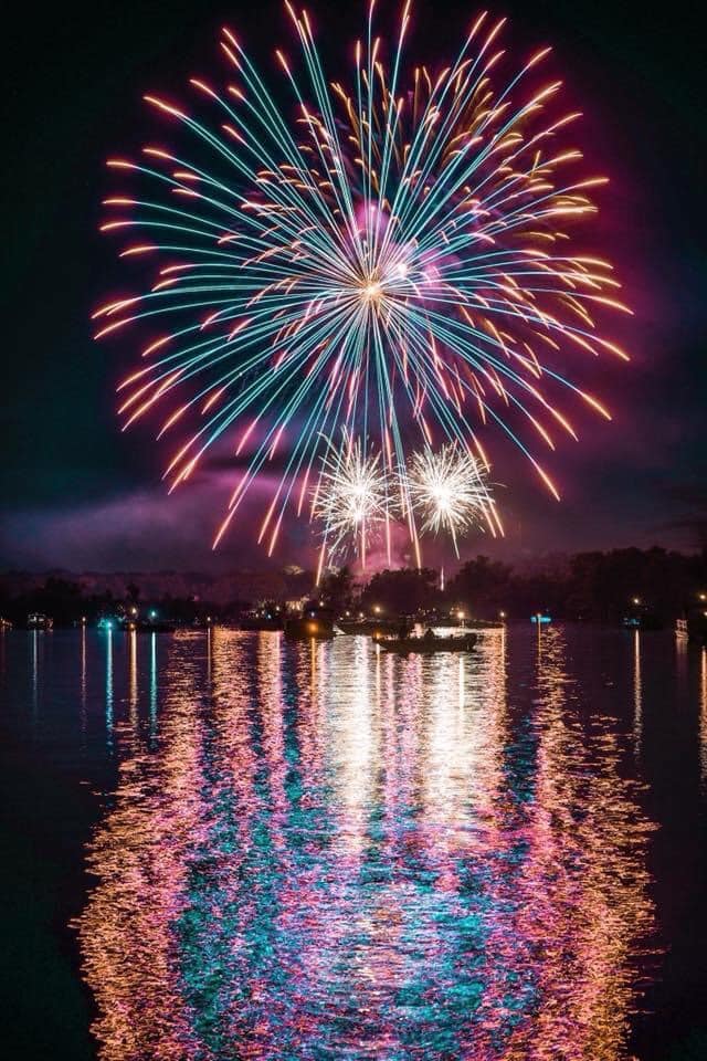 The long-awaited @pistakeebay_fireworks show is almost here! Join us on Saturday for this spectacular event. Live music starts at 4pm, fireworks at dusk. #JohnsburgIL #PistakeeBay #IndependenceDay #4thJulyFireworks #LoveYourVillage #LakesideLiving