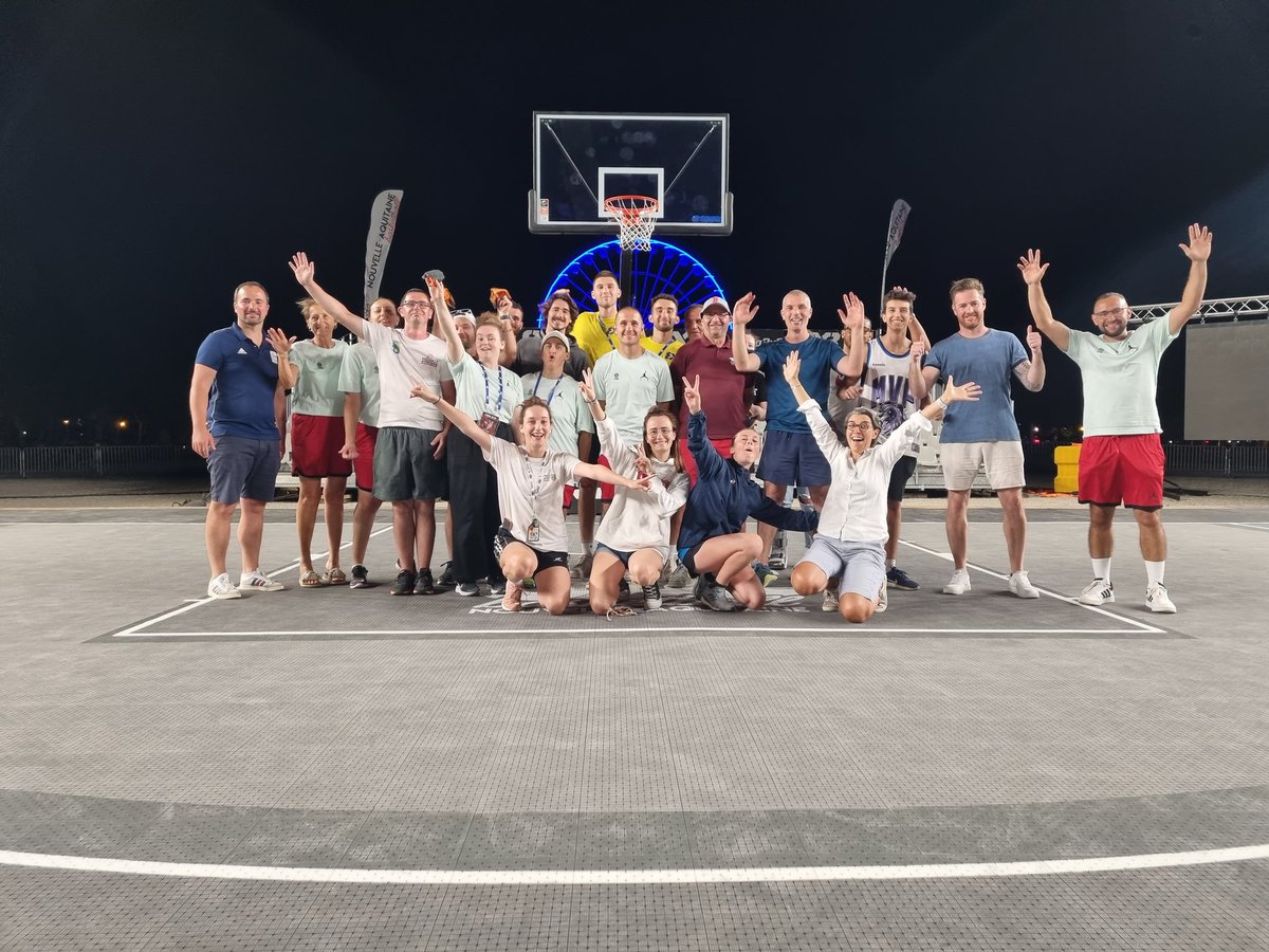 Une équipe mixte, <a href="/3x3ffbb/">3x3 FFBB</a> et <a href="/LigueBasketNAQ/">Ligue Nouvelle Aquitaine de BasketBall</a>, au top, qui a bossé dur pendant 3 jours pour permettre la tenue du 3x3 🏀 Challenger et Women Series de <a href="/Bordeaux/">Bordeaux</a>. Rdv mercredi 6 juillet dès 14h sur la place des Quinconces. <a href="/NvelleAquitaine/">Nouvelle-Aquitaine</a> #3x3Challenger
