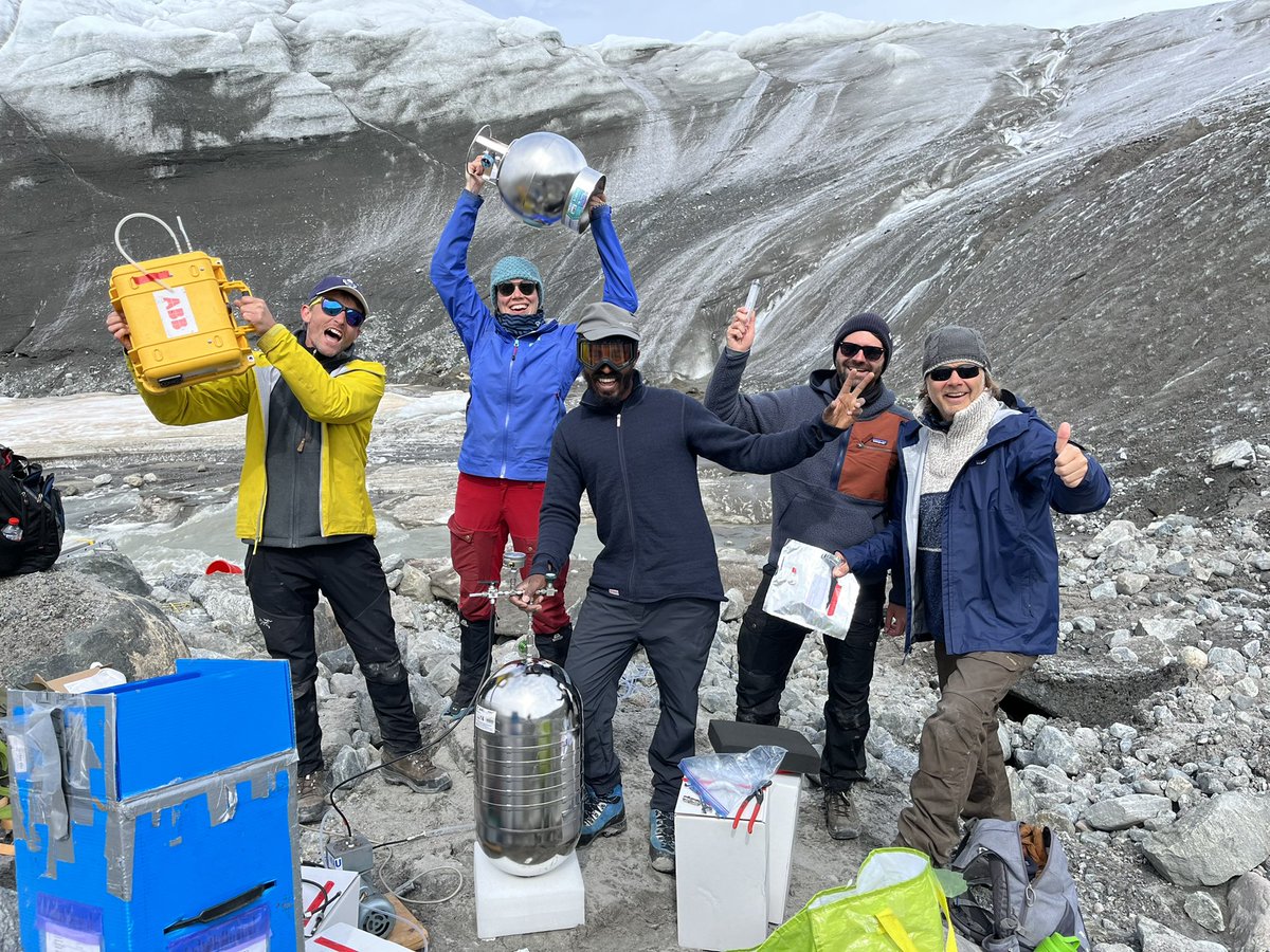 RiisSoil's tweet photo. Just finished an exciting 2w long field campaign studying #ch4 emitting meltwater from the #Greenland #icesheer with @Sarahelisesapper, @Geow_UniHD and Getachew #IMAU @UniUtrecht. Still in total wonder of where this CH4 comes from and what biotic or abiotic processes are involved https://t.co/SSxWAaQNAX
