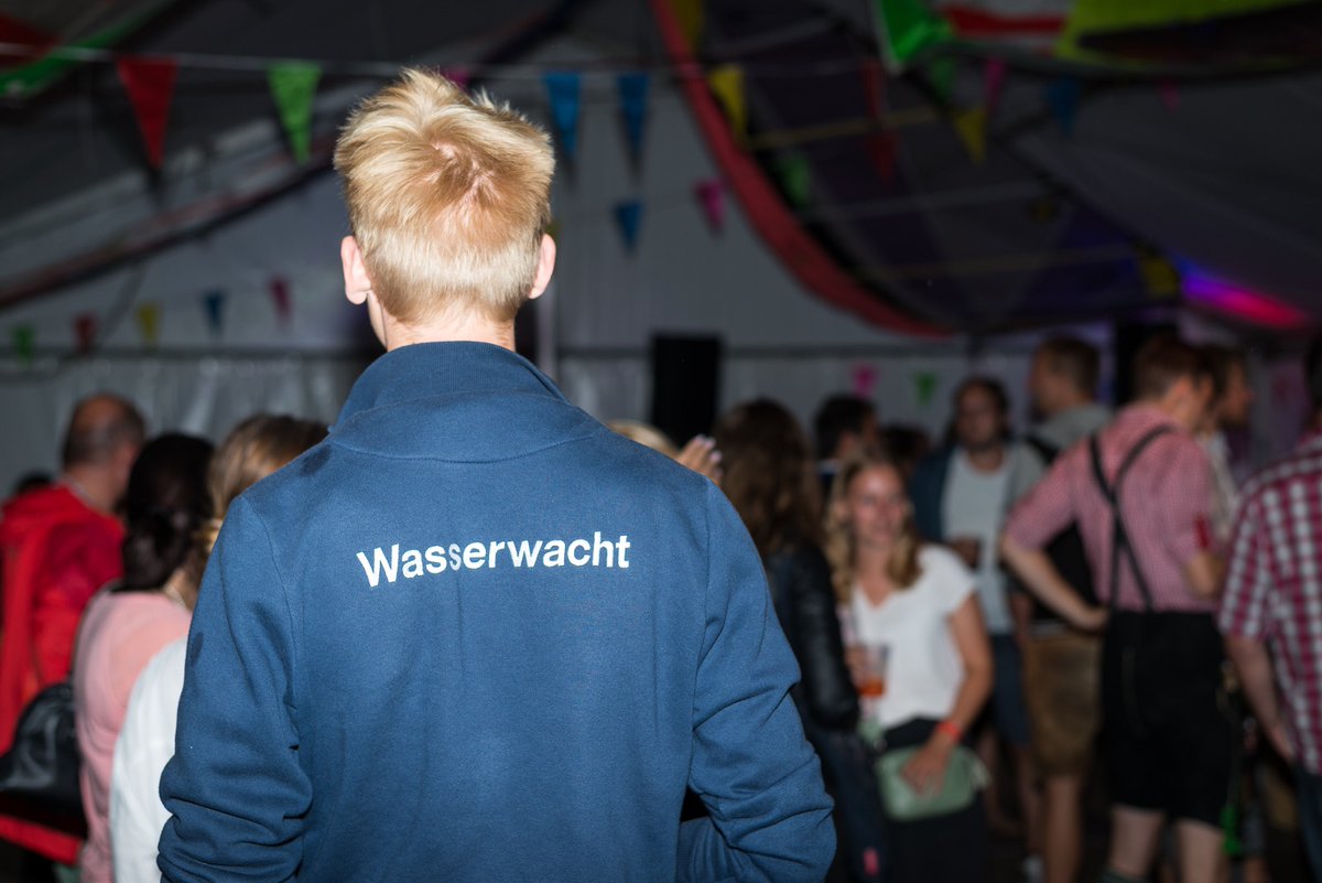 WaWaUtting's tweet photo. 900 Jahre #Utting - wir blicken auf ein traumhaftes Festwochenende zurück: https://t.co/vQ8PK701Xa #Ammersee #wasserwacht #brk #sanitätsdienst #jubiläum #fischerstechen https://t.co/MwRPtIY5bA