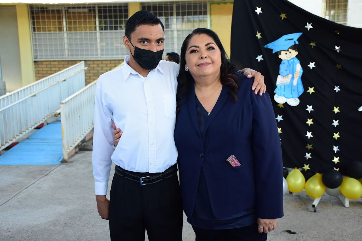 marthaloeraa's tweet photo. Con mucho gusto asistí como #madrina a la #graduación de la generación 2021-2022 del Centro de Atención Múltiple #CAM3, en donde #niñas y #niños de nivel #preescolar, #primaria y #secundaria concluyeron con éxito su período de apoyo educativo y terapéutico. https://t.co/ZcVxPaocpz