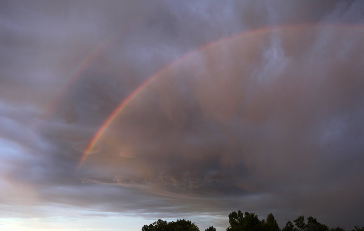 Yesterday: Rainbow at sunset over Lafayette, CO. 
Today: 50% chance of pm showers; near zero chance of it looking as amazing as this. But I'll be watching. 
#cowx