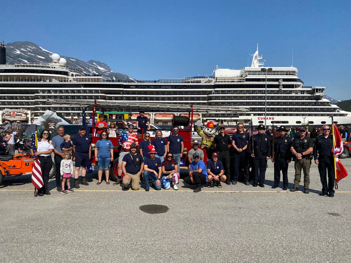 WhitehorseFire1's tweet photo. Several members of Whitehorse FD were thrilled to join our Alaskan colleagues with Skagway Volunteer Fire Department in celebrating Independence Day on 04 July 2022. 
Many thanks to Chief Rauscher and her team of dedicated members for their hospitality. #AmazingNeighbours https://t.co/yHFpt5DKur