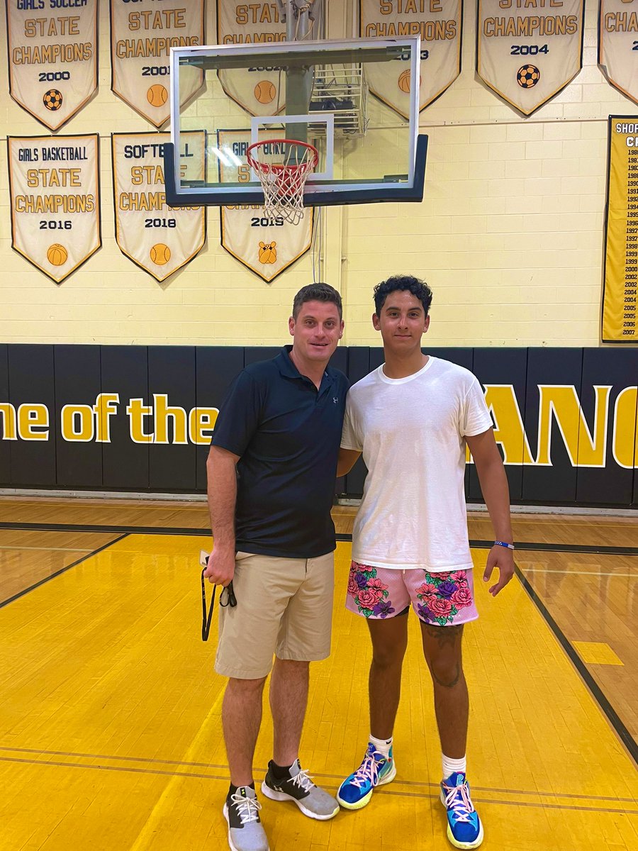 ryanjfinch1212's tweet image. Great to have ‘22 @omarc2003 back in the gym today. Must of gotten lost on the way to the beach! 

#HARDWORK