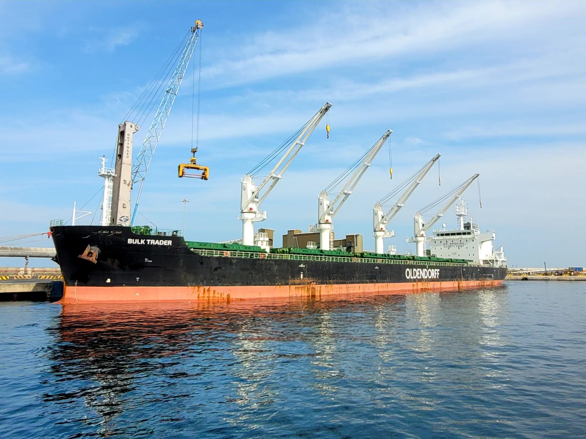 ATI_Puerto's tweet photo. Somos un terminal multipropósito que cuenta con una capacidad operativa y logística necesaria para la transferencia de distintas cargas, lo que demostramos a diario en nuestras operaciones. Esta semana, nos visita la nave #BulkTrader para la descarga de graneles.
#ATI #Puerto https://t.co/Gsk2UifIdF