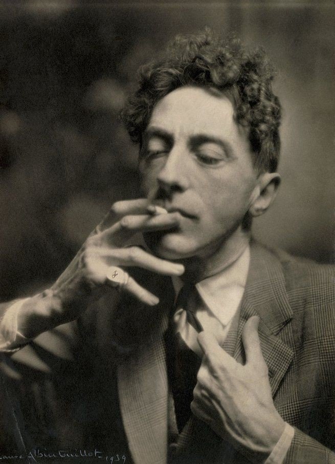 "Solo temo la muerte de otros. Para mí, la verdadera muerte es la de las personas que amo".
Jean Cocteau