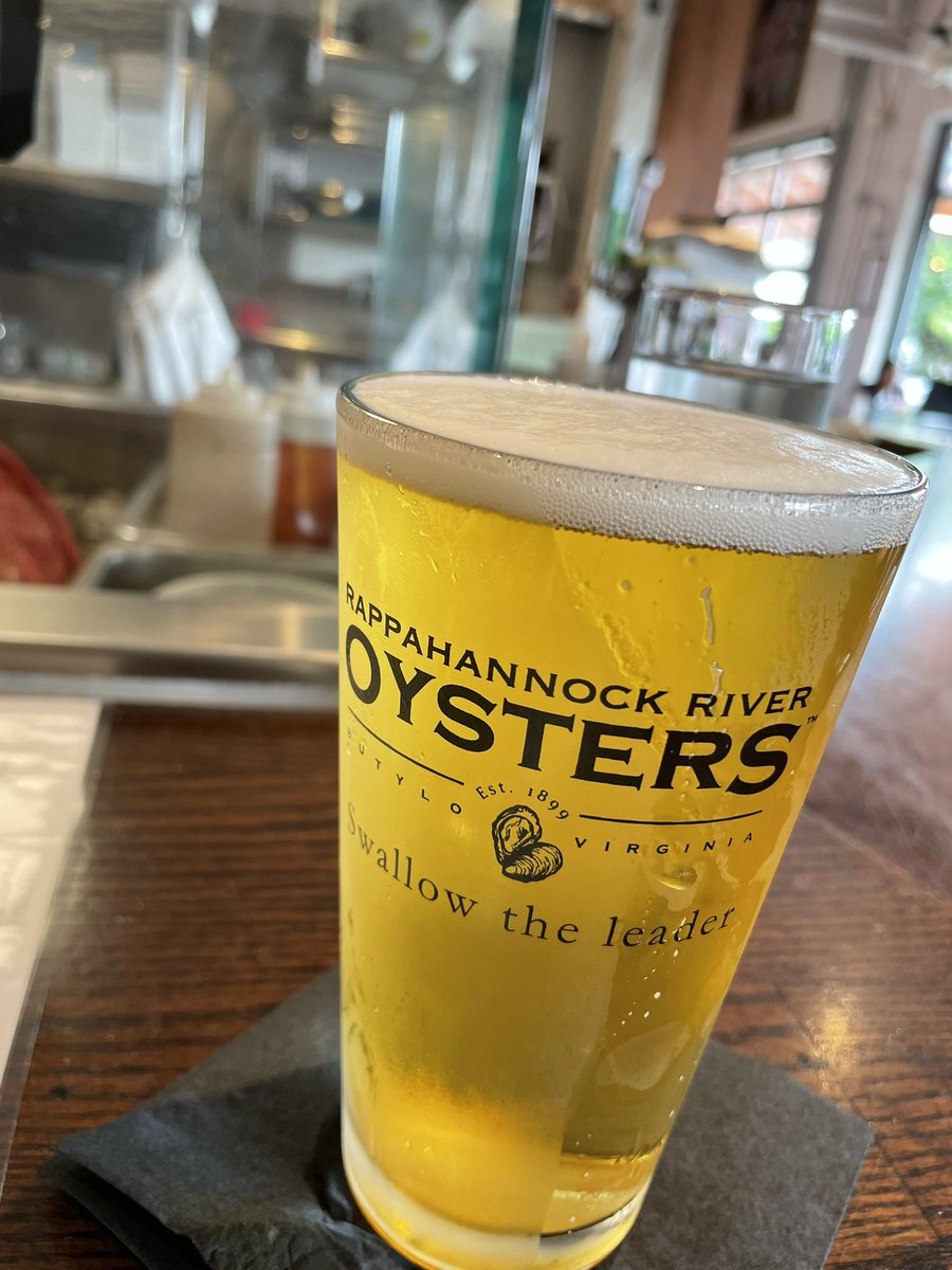 <a href="/BillDeBeer/">Bill</a> 🍻 Having a <a href="/3starsbrewing/">3 Stars Brewing Co.</a> over here at the only bar in Union Market