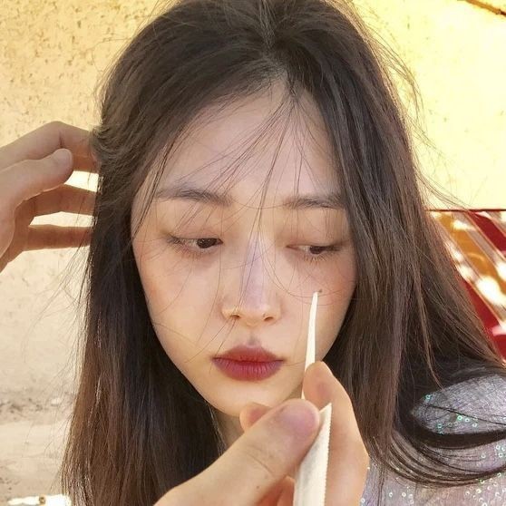 thinkersulli's tweet photo. a thread of sulli but the further you scroll the bigger her smile gets https://t.co/yRYL2dkd6X