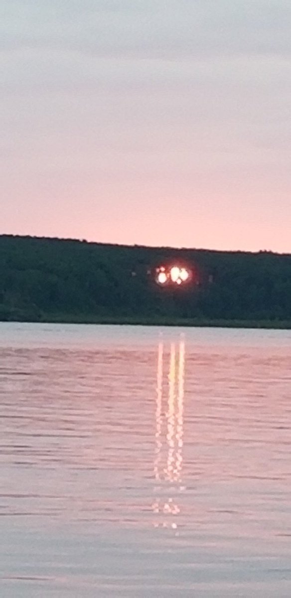 Thought this was a forest fire at first, great sunset coming through a break in the trees..Northern Alberta Canada..#TAKE A KID FISHING..🐟🐟👍🌞🌲🌳🌈🌍