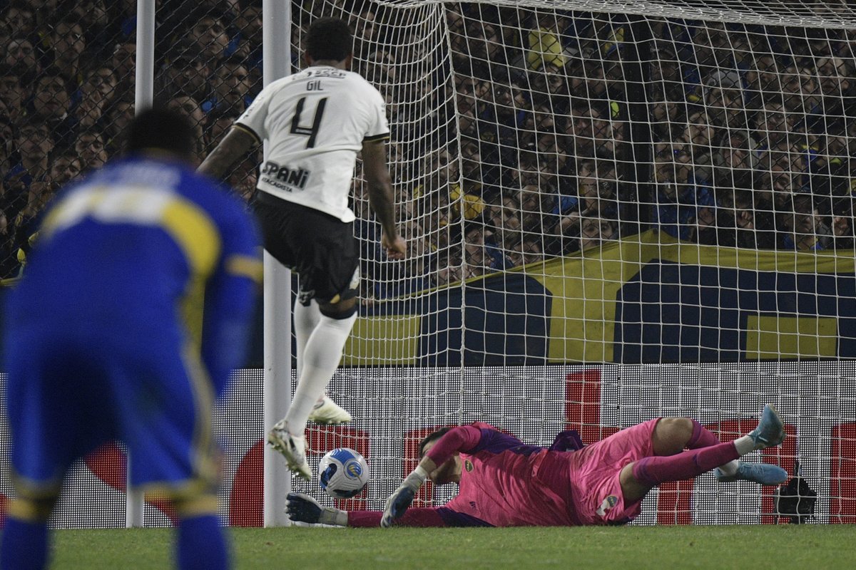 LibertadoresBR's tweet photo. 🖤🤍 Histórico, Gil!

💪 @Corinthians #Libertadores https://t.co/50mXzmczBQ