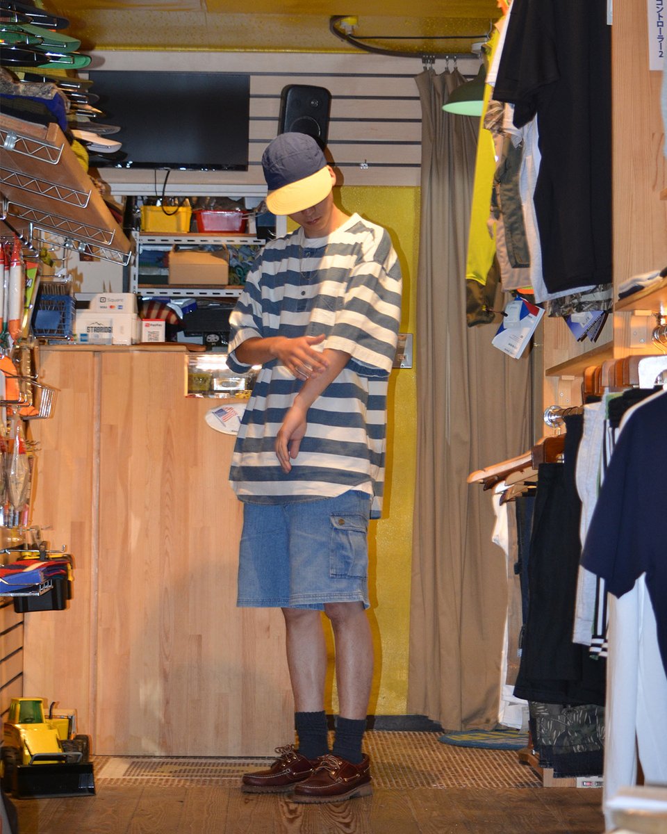 Timberland_JPN's tweet photo. 夏にぴったりのボーダーにスリーアイを合わせて、クラシックなマリンルックに。オーバーサイズがストリート感を演出。
📸：shun

詳細を見る https://t.co/aERpAw7L15
ボートシューズコレクションhttps://t.co/Z3y0vbogN4 

#GenerationBoat #BoatShoe 
#SoleGood #ティンバーランド 
#ボートシューズ https://t.co/dJk5TsTN7T