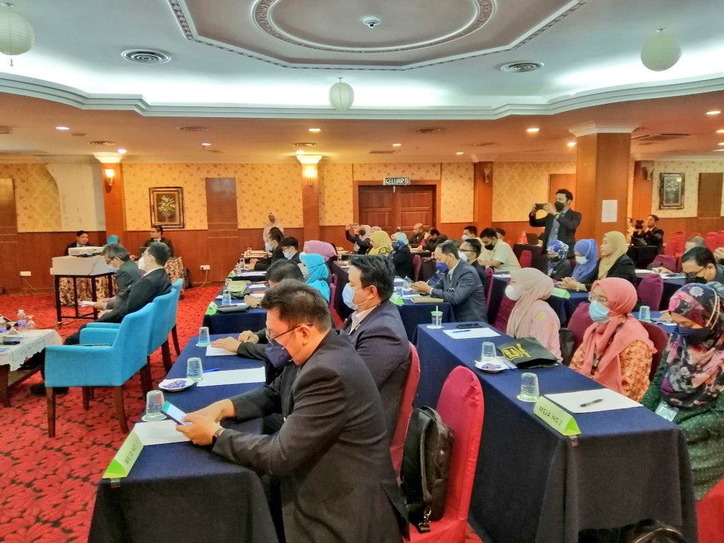 Menyempurnakan Bengkel dan Penyerahan Watikah Penyelaras ICT JKR Malaysia Tahun 2022 di De Rhu Beach Resort, Kuantan, Pahang. Syabas dan Tahniah kpd Bahagian Teknologi Maklumat &amp; <a href="/CDPK_IPJKR/">Cawangan Dasar & Pengurusan Korporat JKR Malaysia</a> atas kejayaan penganjuran bengkel ini dan keterlibatan semua Cawangan JKR dan JKR Negeri.