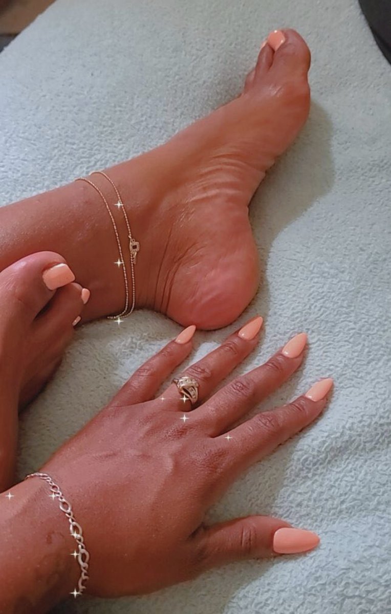 SSoles35's tweet photo. I need these rubbed!!!! https://t.co/xVfAYsgube