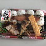 シャケ弁を買ったのに…。メインのシャケは3ミリだった件。