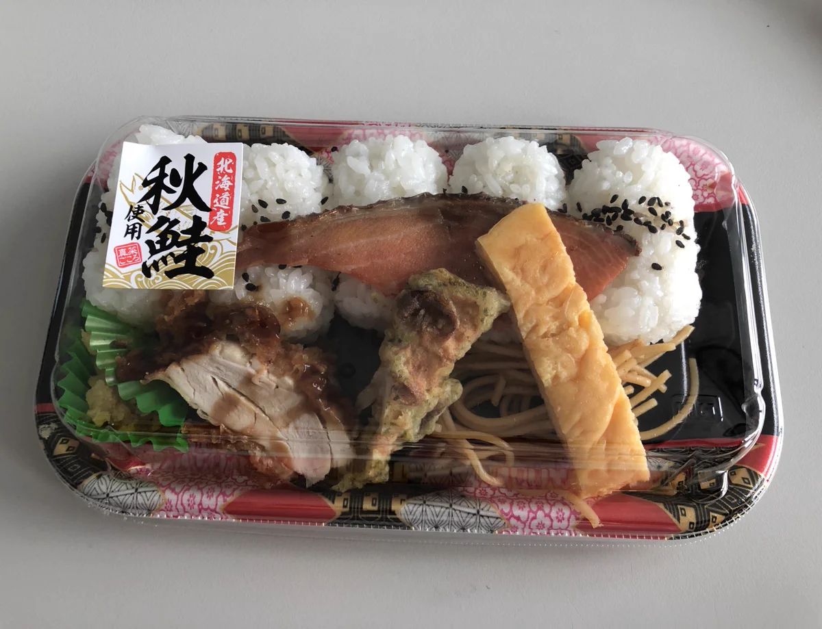 シャケ弁を買ったのに…。メインのシャケは3ミリだった件。