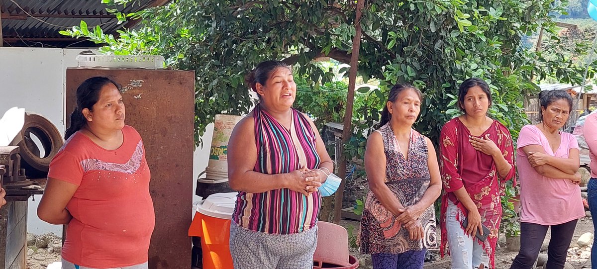 MChanchamayo's tweet photo. 🤝 #ApoyoCoyuntural
El alcalde Eduardo Mariño continua con el apoyo coyuntural, esta vez a Los Pioneros de la Quebrada Quisque, Sector San Carlos; se entregó a los pobladores del sector:
✅ 06 rollos de mangueras polietileno de  2” pulgadas. https://t.co/4FpvCWGggZ
