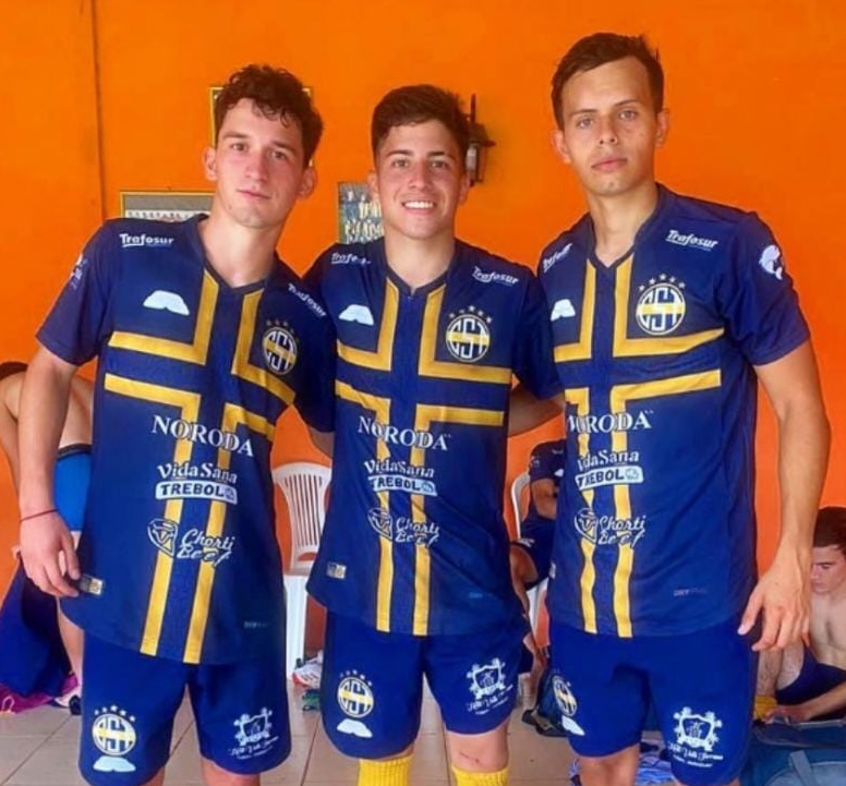 clubsantelmo's tweet photo. 👏Felicitamos a Tomás Díaz ex jugador de @clubsantelmo (189 p, 17 goles), por su debut en la Primera de @CST_1935 que goleó 4-0  por la Copa Paraguay ante 15 de Agosto, con uno de los tantos por otro ex jugador del club Tomás Rayer (125 p, 40 goles) https://t.co/z2iN06dyzf