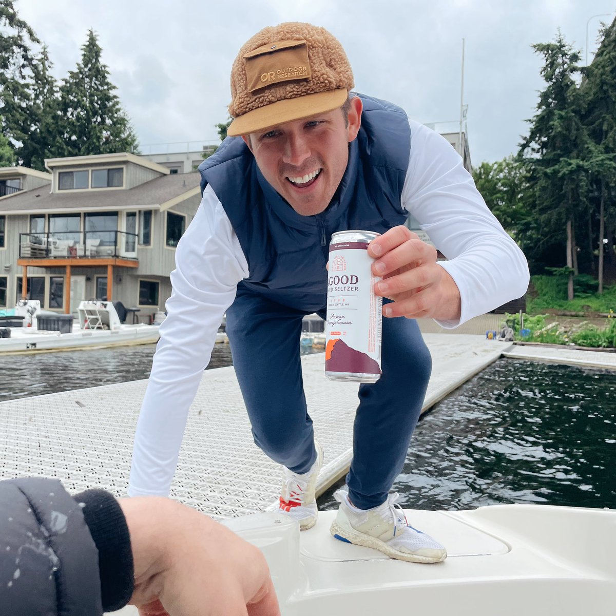 4goodbrands's tweet photo. Itโs a great day when you can pass goodness to a friend ๐๐ค
How are you spreading goodness today?
#drink4good #4goodhardseltzer #4goodcommunity #community https://t.co/nspDzVZiBL