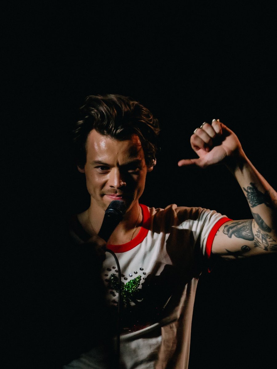 hsdaily's tweet photo. Harry on stage at Accor Arena in Paris, France - July 5

📸: @lifewithlaurel https://t.co/8hb1n8ZjZO