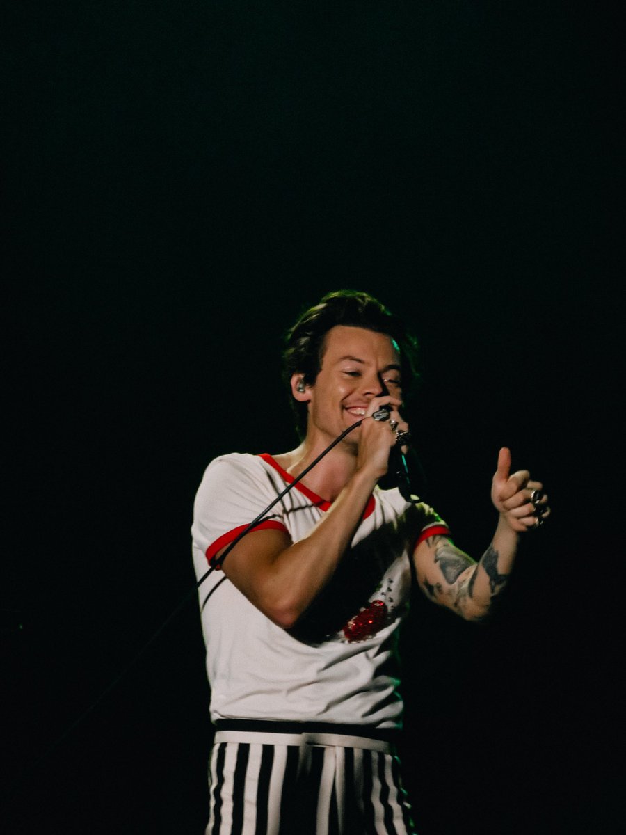 hsdaily's tweet photo. Harry on stage at Accor Arena in Paris, France - July 5

📸: @lifewithlaurel https://t.co/8hb1n8ZjZO