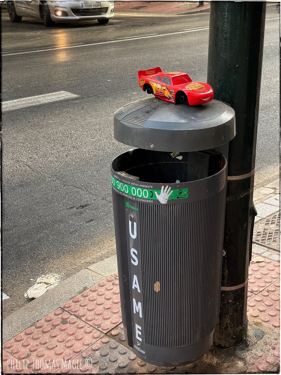 FotosPMagee's tweet photo. Things you find in the streets and why or how they got there!
#thingsyoufind #streetphotography #photooftheday https://t.co/Blj7zjqJCv