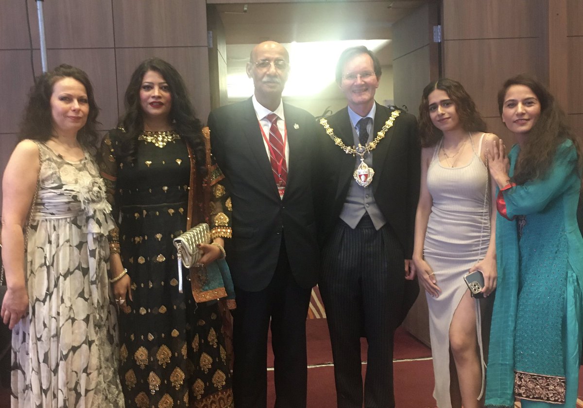 RBKCMayor's tweet image. Honoured to attend 35th Annual Dinner of Third World Solidarity hosted by Hon Alderman Mushtaq Lasharie CBE for 400 guests. Speeches &amp;amp; awards to inspiring people making a real difference locally &amp;amp; internationally. 

@TWSPeople #solidarity #awards @lionhouse33 @sofmcveigh