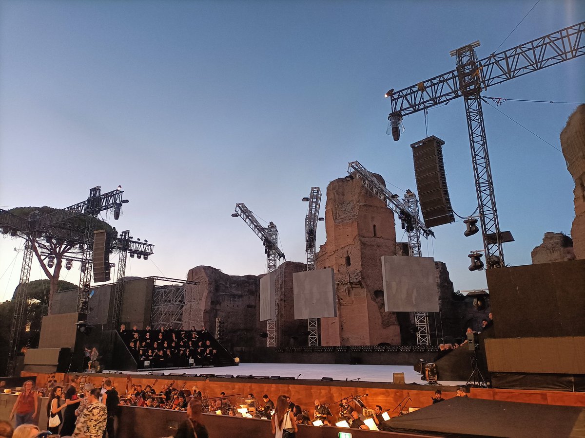 ernesto_donas's tweet photo. Acabo de ver uno de los espectáculos más completos, conmovedores y chocantes que he visto en mi vida.
Aplaudo la elección arriesgada de @Opera_di_Roma de la obra #Mass de #LeonardBernstein.
#DamianoMichieletto, #PaoloFantin, #SimoneRepele y #SashaRiva en el team creativo: 🫶🙌🙏 https://t.co/CIi0gOk1ax