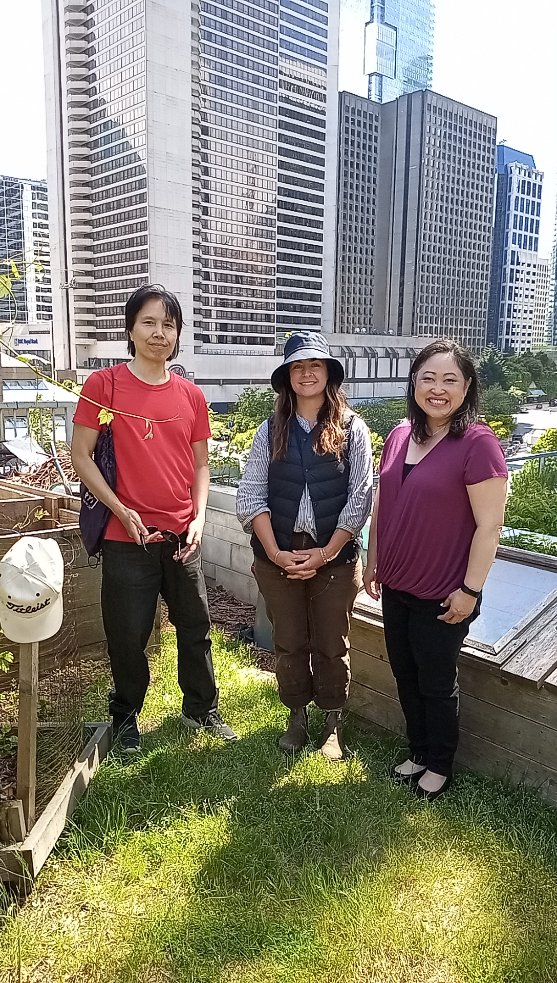 Great talking with Kim, #ywcavancouver head #rooftop #gardener &amp; May from #crabtreecorner for #FriendlyFood  #docuseries <a href="/STORYHIVE/">STORYHIVE</a>  #storyhivevoices