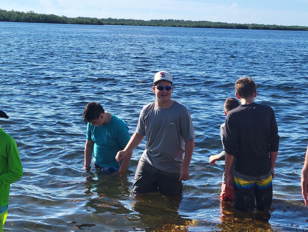 GreenParkLS's tweet photo. Six of our 8th graders and recent 8th grade grads took a trip to Key Largo and MarineLab Environmental Education Center for 5 days of Reef ecosystems study, including snorkeling and study of Reef invertebrates and Sun!
#GPLS #discovergreenpark #studentsofgreenpark #luthed https://t.co/M660Ak7JX3