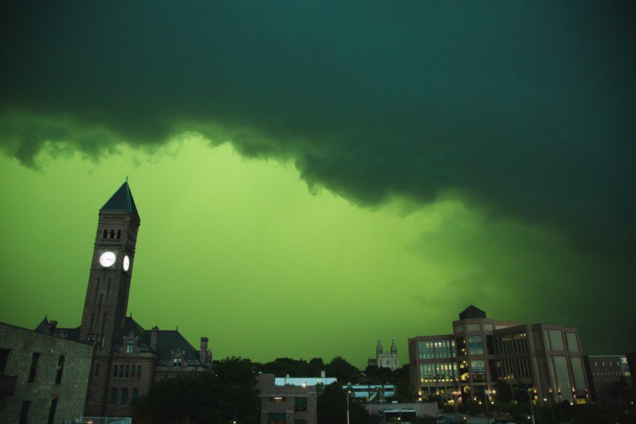 eddiedevonne's tweet image. Green Sky’s all of the sudden in South Dakota USA …