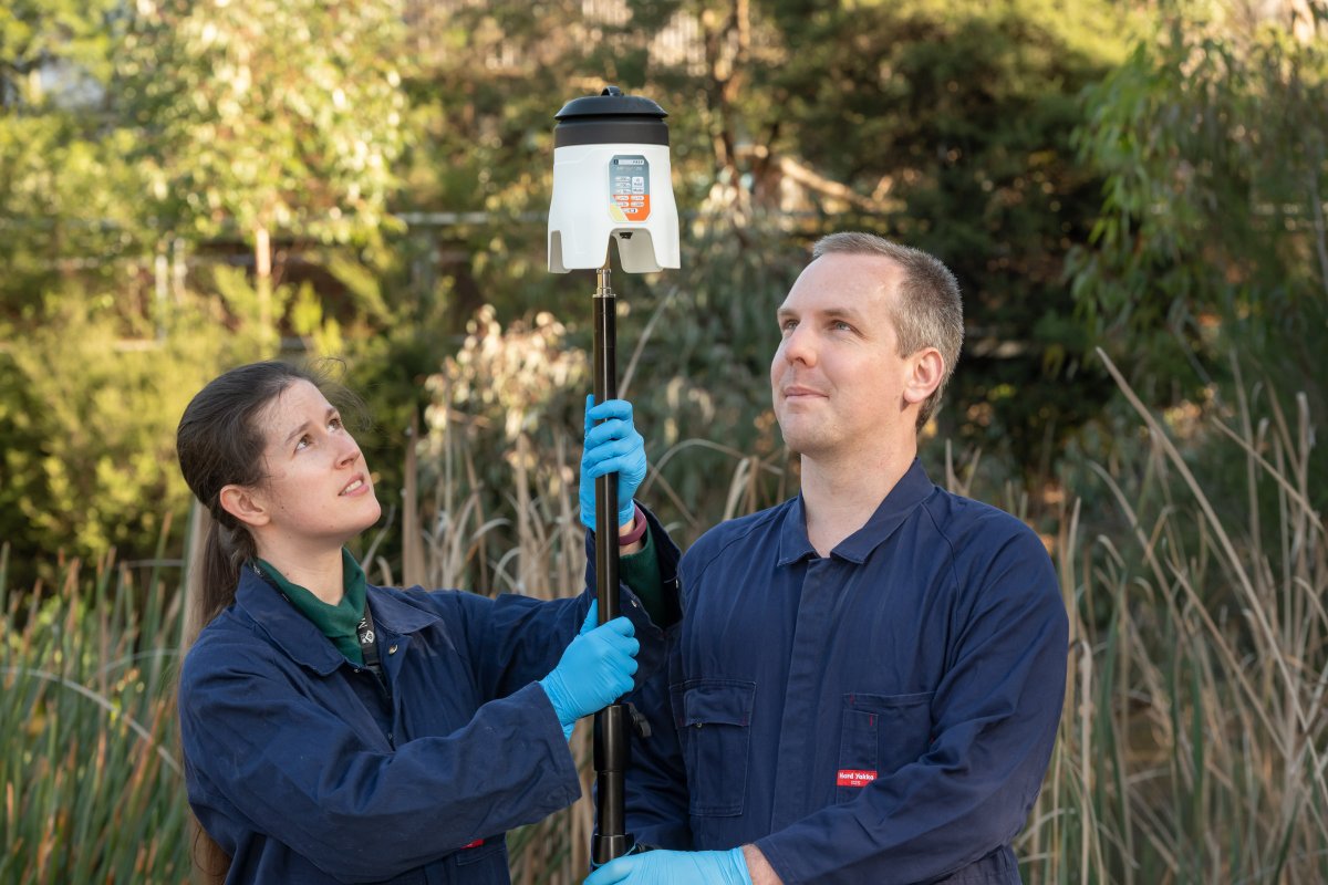 Great fun seeing Dr <a href="/RachaelLappan/">Dr Rachael Lappan</a> sampling atmospheric microbes for <a href="/HFSP/">HFSP</a> project that commenced this week. Challenge is to get enough microbial cells while minimising contamination. I left, she put a clean suit, and she thoroughly decontaminated when sampling started for real!