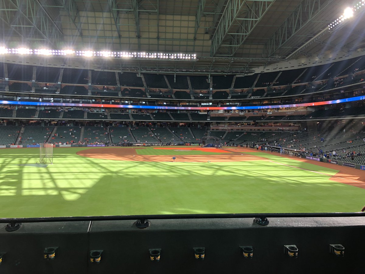 Shadrack1977's tweet photo. Not a bad view for Tuesday Night services at Church.. Go Stros! @astros #GoStros #LevelUp #CrawfordBoxes https://t.co/hR1kIah2dK