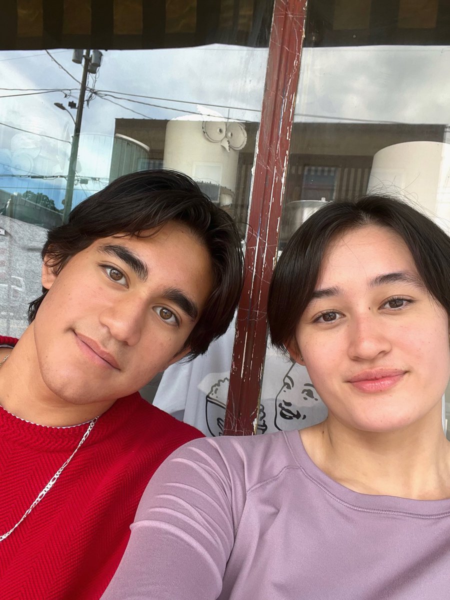 JulieWilkins7's tweet photo. Hello pogis @_jadefuentes https://t.co/fGVqkWxtSz