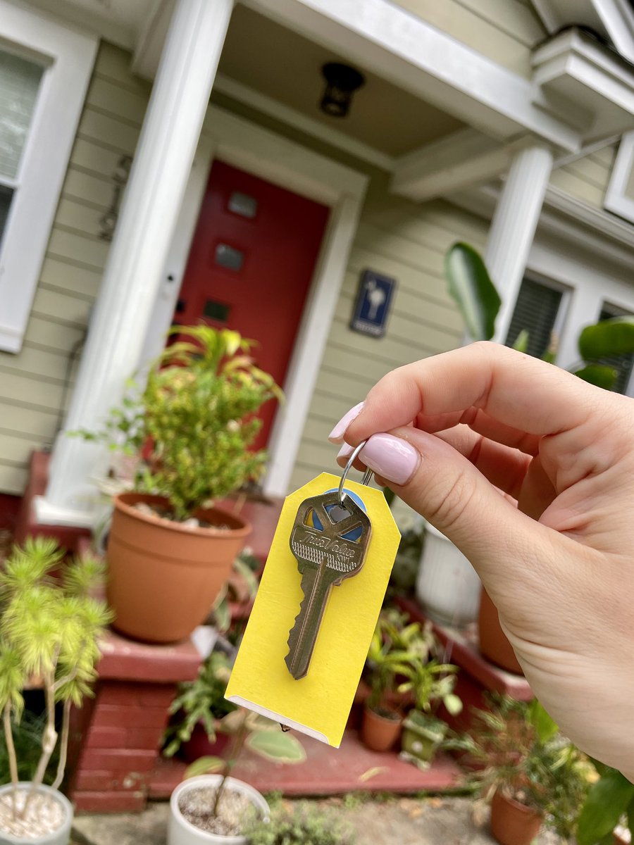 bderecha3's tweet photo. ✅Lived in shelter
✅Spent most of life on WIC/food stamps/Medicaid
✅Worked 5 jobs at once to make ends meet
🆕1st gen HS grad ➡️ Doctora &amp; now 1st time homebuyer/LANDLORD 🚨

Statistically, I wasn’t supposed to be here - still bet on myself ♠️ #myocoyotzin https://t.co/YgFZs3I1jL