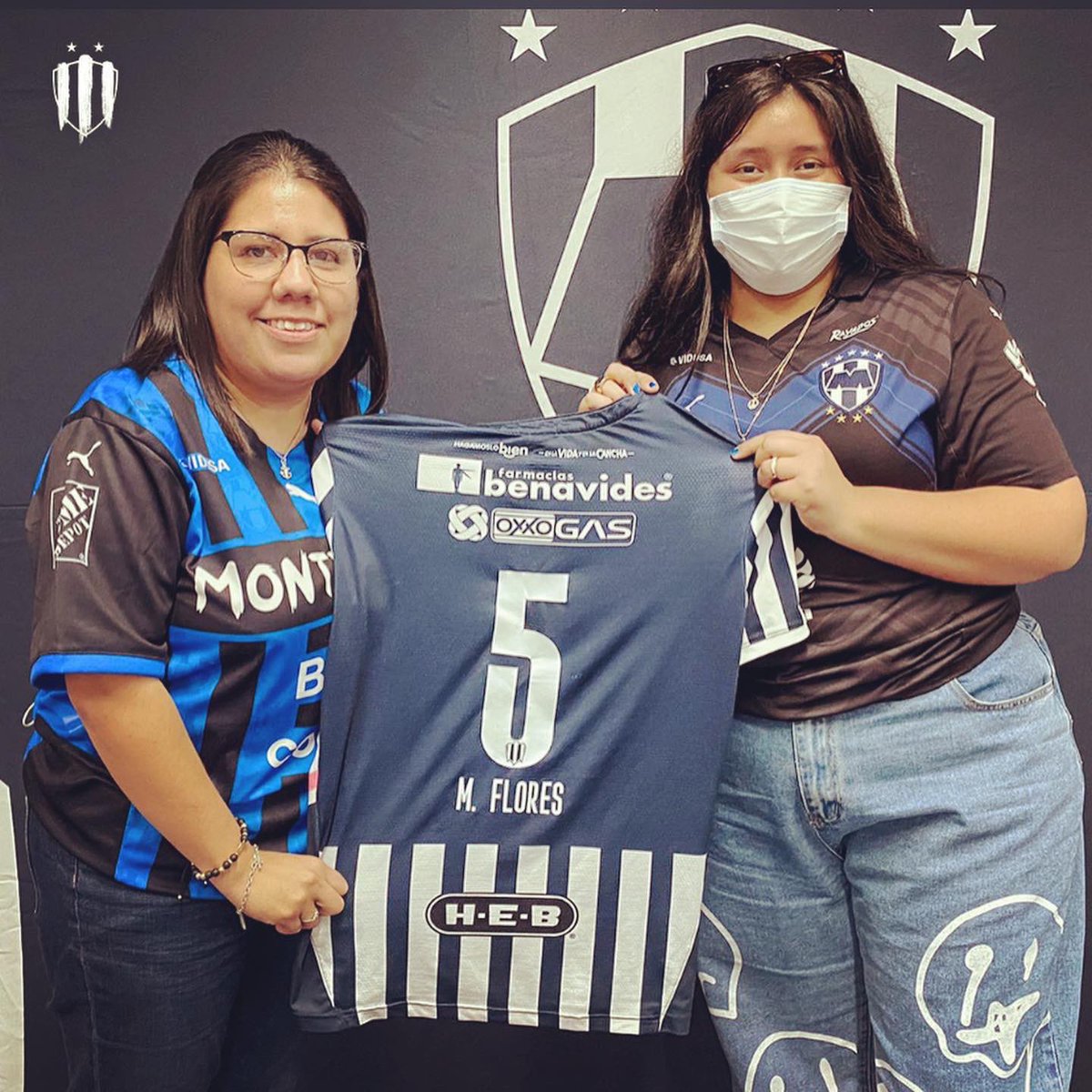 AbbyTovar12's tweet photo. Faltan 5 días para el Gran Inicio de la Apertura de la liga Femenil! Y Las @Rayadas Texanas lo Saben! Apoyando a @flrmonica5 con la dorsal! 💙🤍⚽️ #Only5days! ✋🏼@LesslyGallegos9 https://t.co/yZKU5K03BW