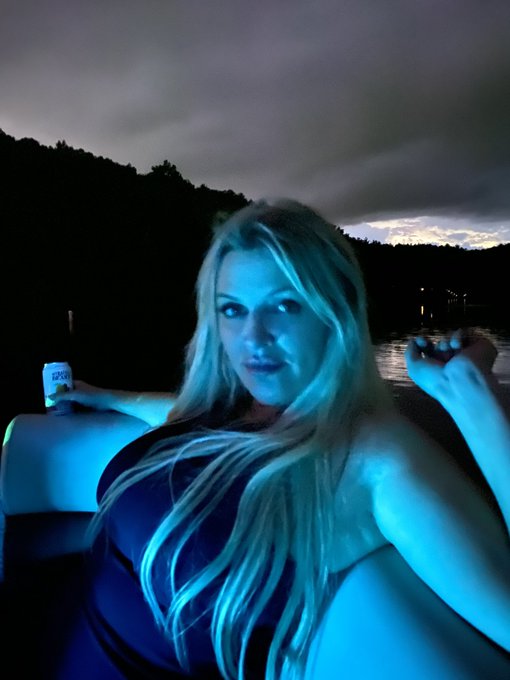 Happy 4th of July 😘#onlyfans #boatsandhoes https://t.co/Fdosz0J7IB<a href="/tag/onlyfans"class="tags">#onlyfans</a><a href="/tag/boatsandhoes"class="tags">#boatsandhoes</a>