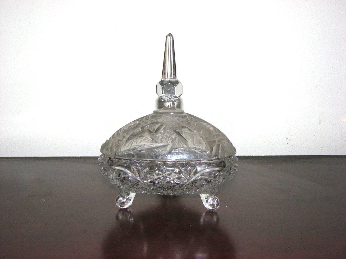 Bimba15Lisa's tweet photo. Excited to share the latest addition to my #etsy shop: Vintage Triangle Shape Cut Crystal Candy Bowl Pedestal Candy Dish With Lid https://t.co/shgG2KEvCB #clear #anniversary #entryway #leadcrystal #candydish #trianglebowl #vintagecandydish #triangleshape #germany https://t.co/vvBLQP7Pkx