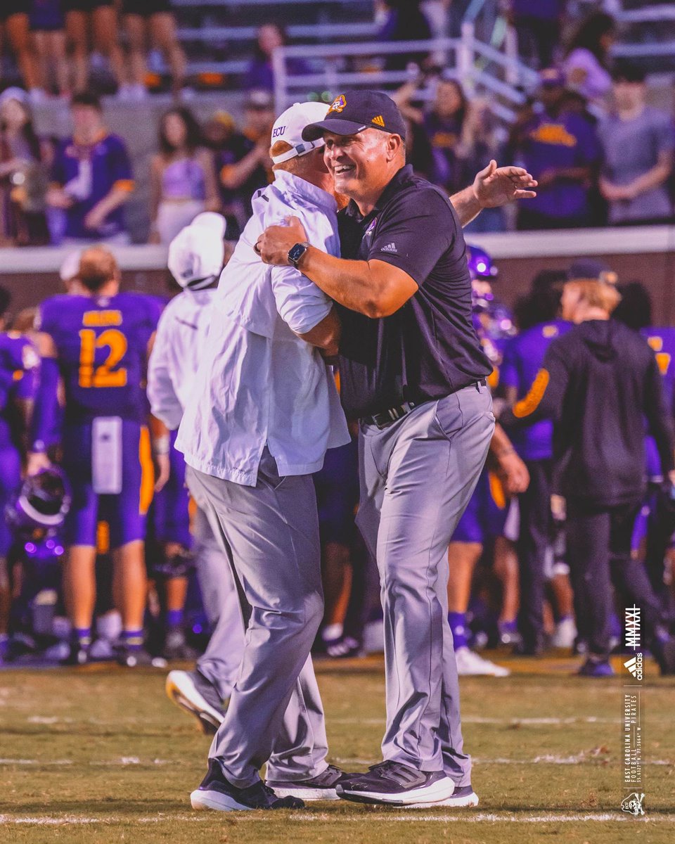 CoachC_Foster's tweet photo. The LOVE for each other in this program is real! #Coach2Player #Player2Player #Coach2Coach #Mascot2Player CULTURE🏴☠️ https://t.co/HRv8mG60iN