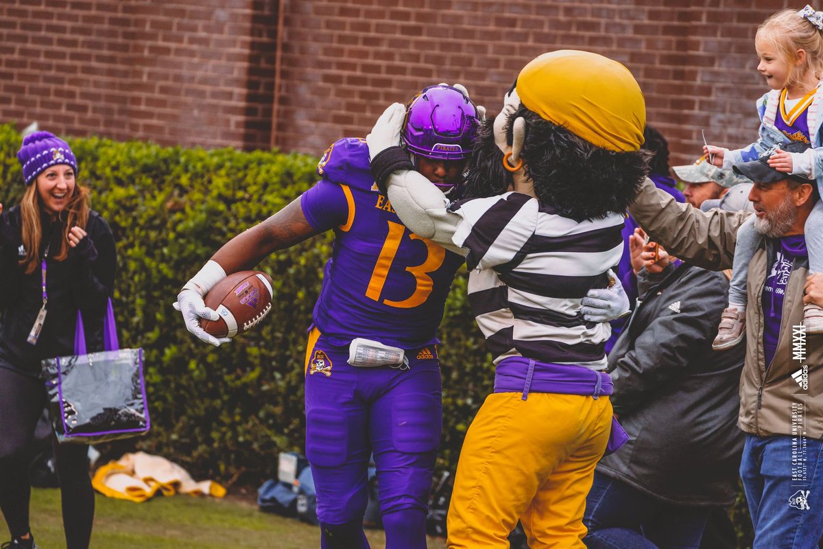 CoachC_Foster's tweet photo. The LOVE for each other in this program is real! #Coach2Player #Player2Player #Coach2Coach #Mascot2Player CULTURE🏴☠️ https://t.co/HRv8mG60iN