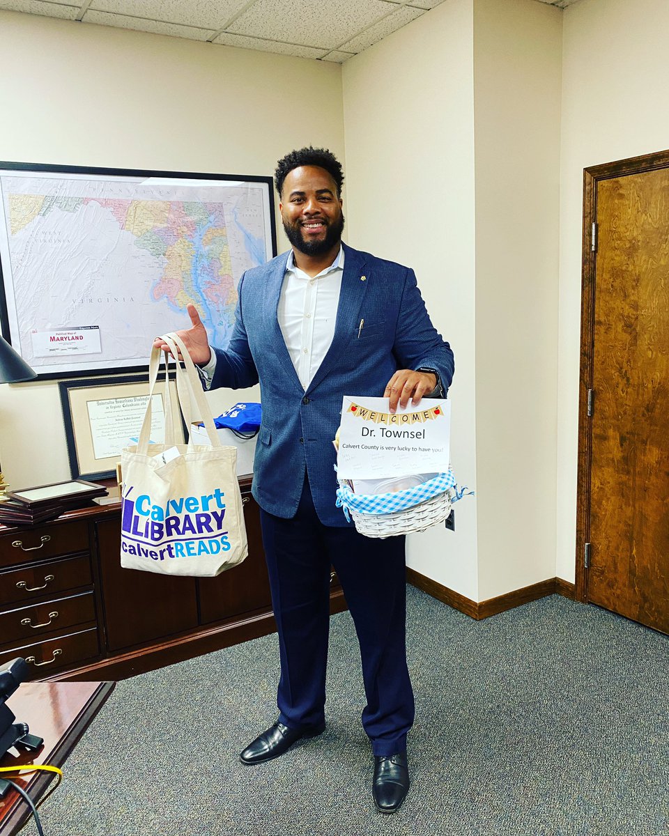 draetown's tweet photo. Thanks @CalvertLibrary for the welcome packages 📦 I cannot wait to explore all of the goodies‼️#leading4excellence #calvertreads https://t.co/qg9XL0Kx6P