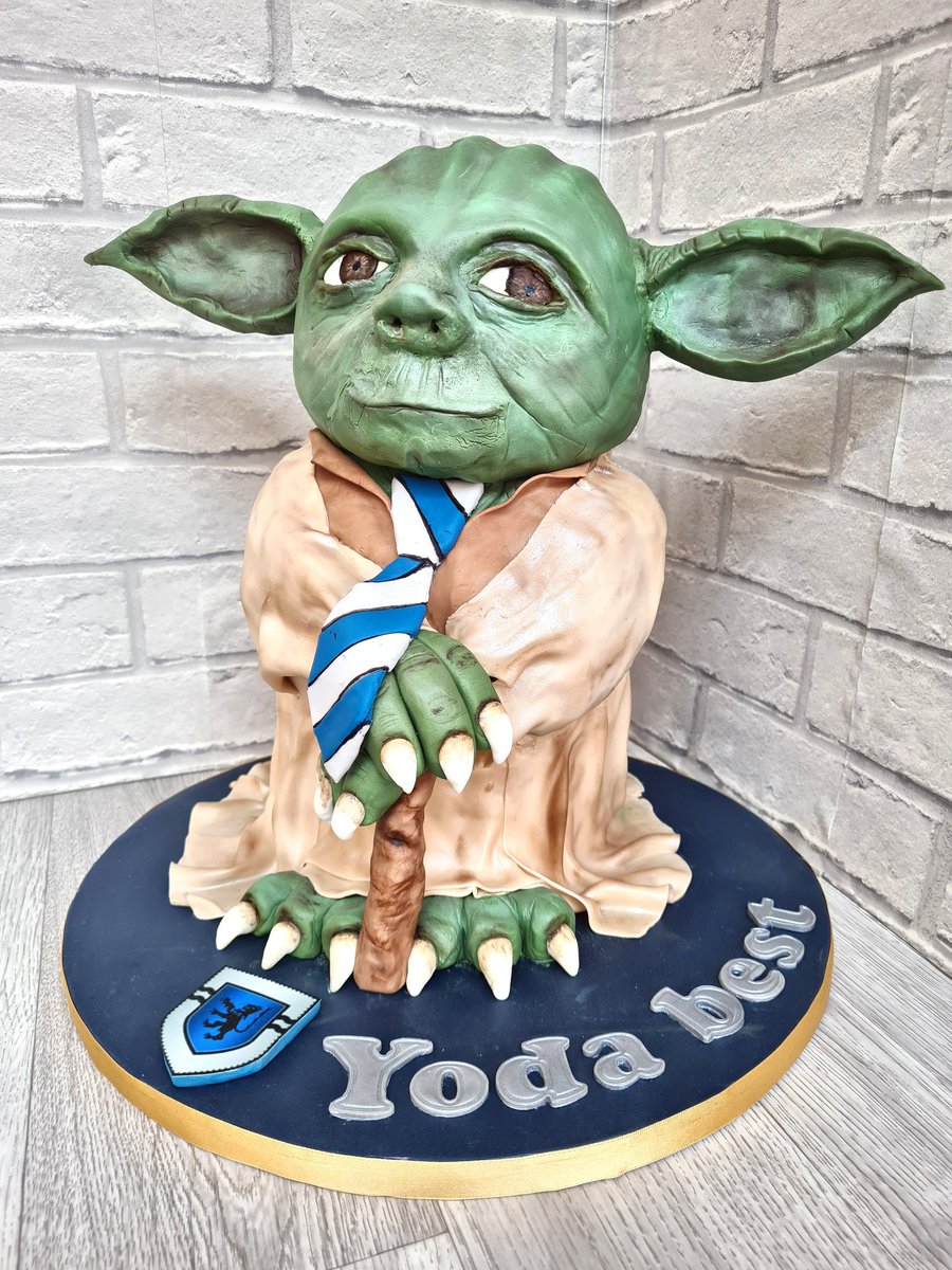 15 hours to create this chap! #starwarscake #starwars #yodacake #yoda #therainbowbakeralcester #therainbowbaker #cakeartist