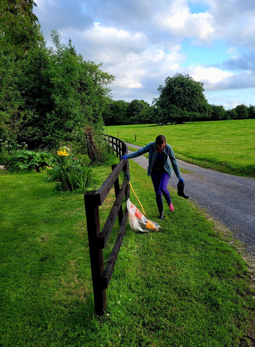 Mt_Briscoe's tweet photo. Yse our French Wwofer having wellington problems this evening . We got her sorted in the end
#MountBriscoeOrganicFarm
#Wwofer #wwof
#volunteering https://t.co/mdZJR6G6eA