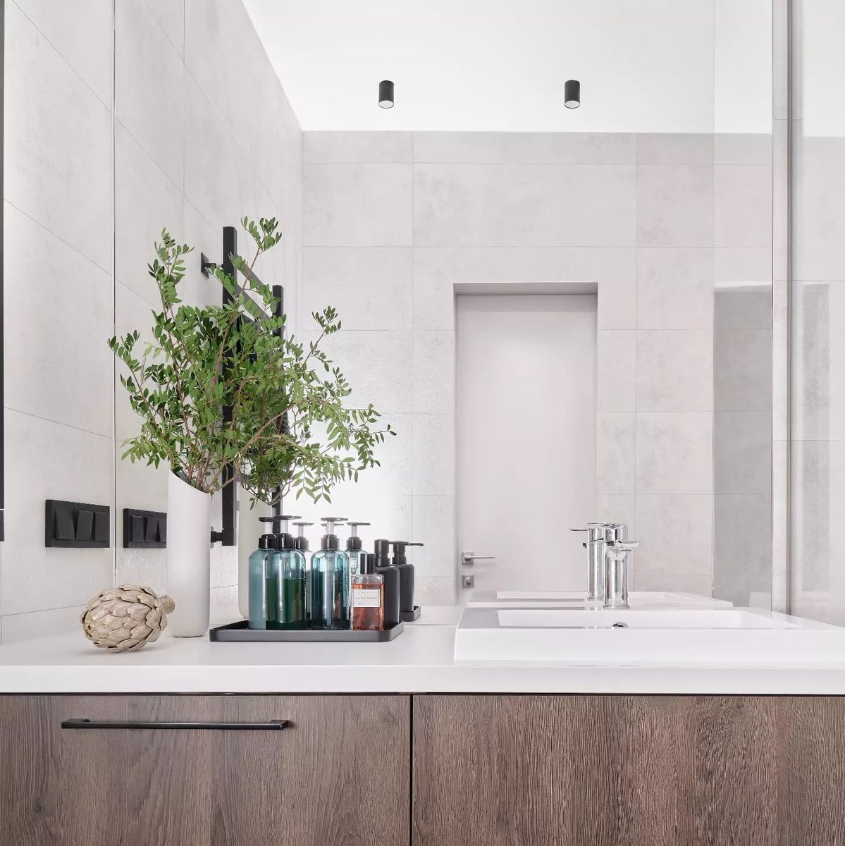 Simplicity can be gorgeous 😌
.
.
.
.
#backsplash #walltile #tileisart #interiordesign #construction 
#bathroomremodel #houzz #shower #showefloor #inspiremehomedecor #bathroomreno #homeinspiration #decorinspo
Media Source: instagram.com/p/CdLc6XVIvji/