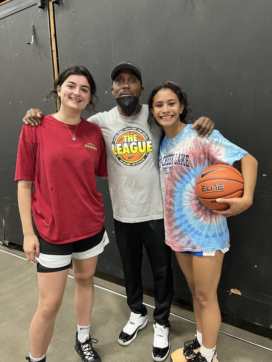 Some of our rising seniors caught up with Coach Mike at the Battle of the Best AAU tournament in Iowa. This is what we have been working for!💯