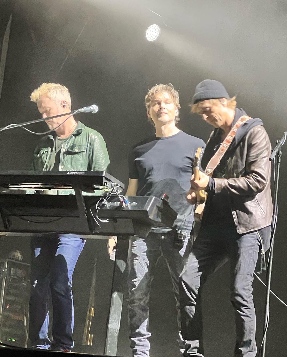 arita_barua's tweet photo. Watching my former heartthrobs in my former home! Thank you @aha_com for making my ❤️ skip a beat all over again! #aha #CardiffCastle #ahalive https://t.co/sYnZR4nk48