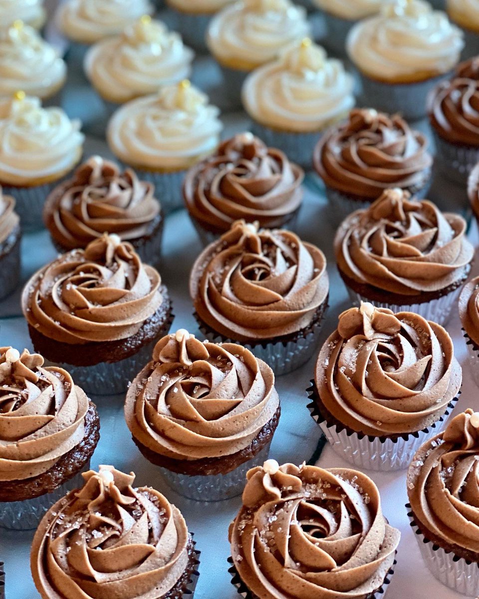 HomeMixin's tweet photo. Already over 31 weeks pregnant and still baking for weddings! 🥰 https://t.co/9mp7o52cEv