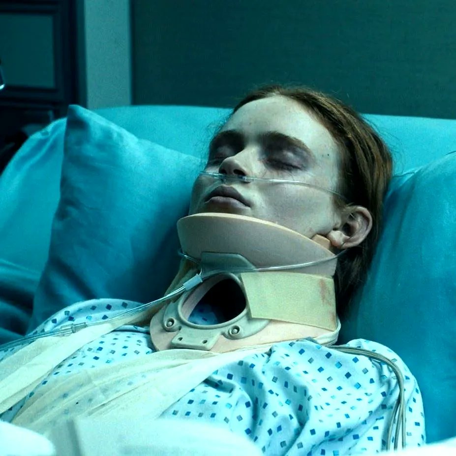 StrangerNews23's tweet photo. Duffer Brothers about Max Mayfield's state:

"She's alive, her brain is dead, she's blind and her bones are broken, she's had better days, but yes she's alive."

#StrangerThings @Stranger_Things https://t.co/SSz5kOTQRT