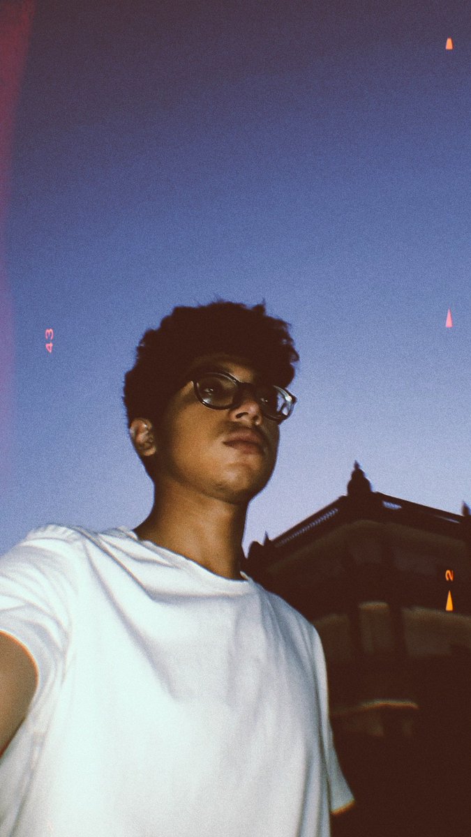 "لو سقعااان اطلع ع عزيز يونان"🖤🍾🍻