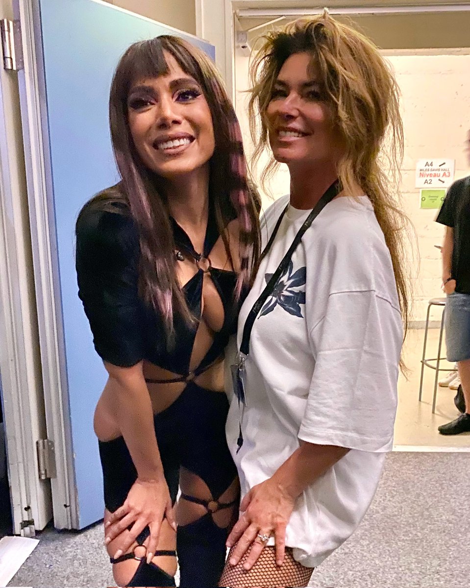 Daisanimada's tweet photo. @Anitta A foto tá lá no @ShaniaTwain. :) https://t.co/6Bdijjd5bB
